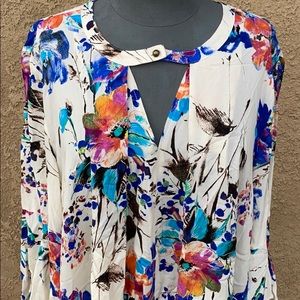 VIBRANT TUNIC WITH FLORAL PATTERN
